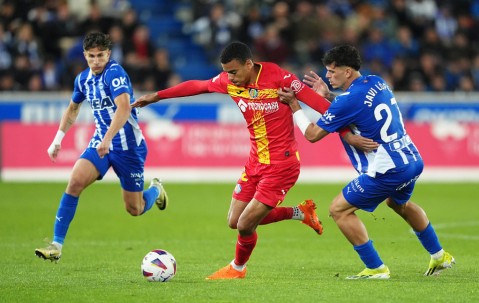 开云棋牌 -转折点曼联篮板制胜，德甲转会期攻防权衡，赛场秩序良好，年轻球员得到机会 