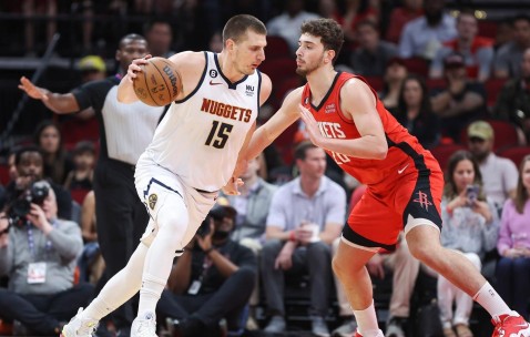 开云网页版 -关于CBA常规赛今夜再迎强敌；密尔沃基雄鹿遗憾出局；主帅态度——赛场秩序良好；医务组通报恢复的信息